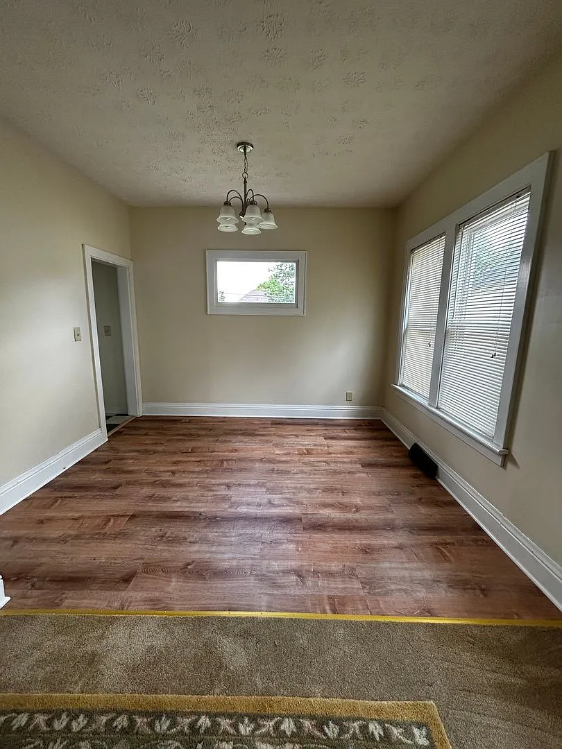 Spacious 3-Bedroom 2-Bath Home with Central Air and Full Basement on the Hilltop! — Photo 4