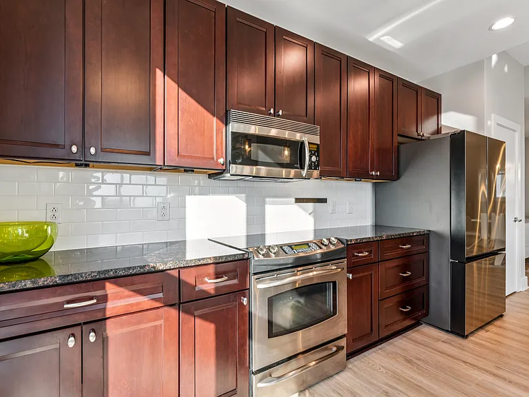 333 W Trade St #22 — Photo 7