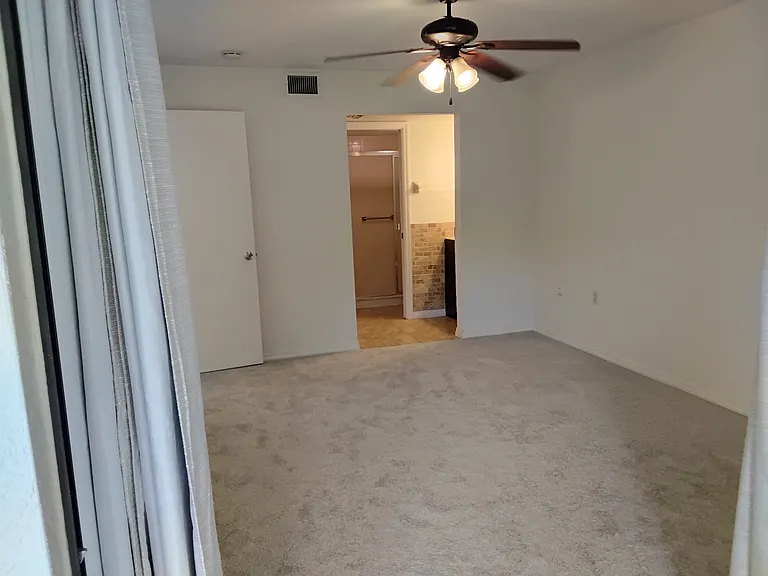1207 Commonwealth Cir #B-204 — Photo 4