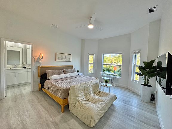 4th image of 3204 Karen Dr #2