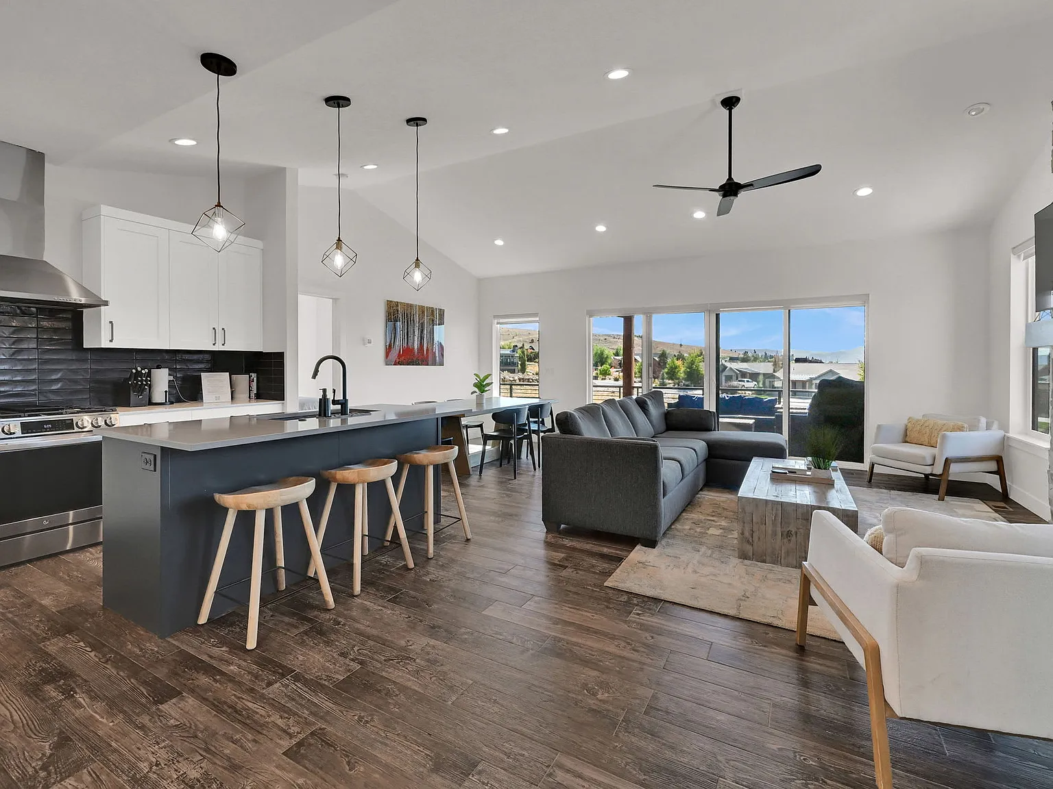 4 bed, 3.5 bath, 3000 sqft, $5,500 — Photo 3