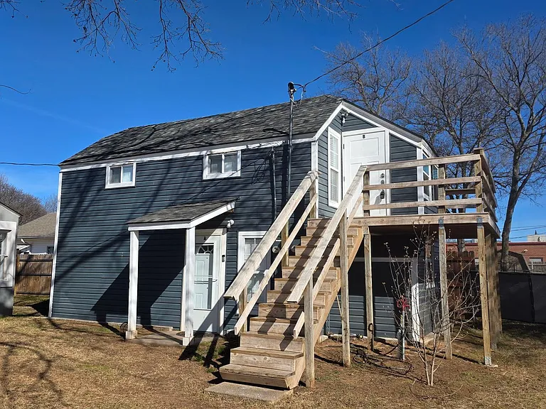 306 1/2 E Hughbert St #B — Photo 1