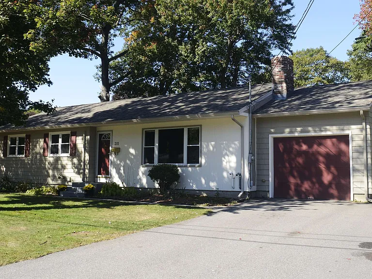 311 McKinley Rd — Photo 1