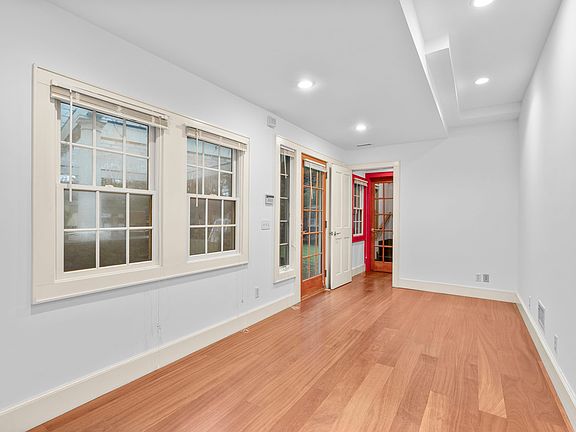 5th image of 55 Moran Pl #55A