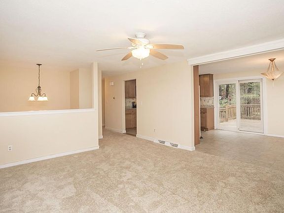4th image of 15 Garrison Dr