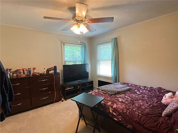 3rd image of 2624 Faucette Ln
