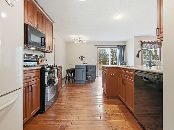 5th image of 811 Landau Ln