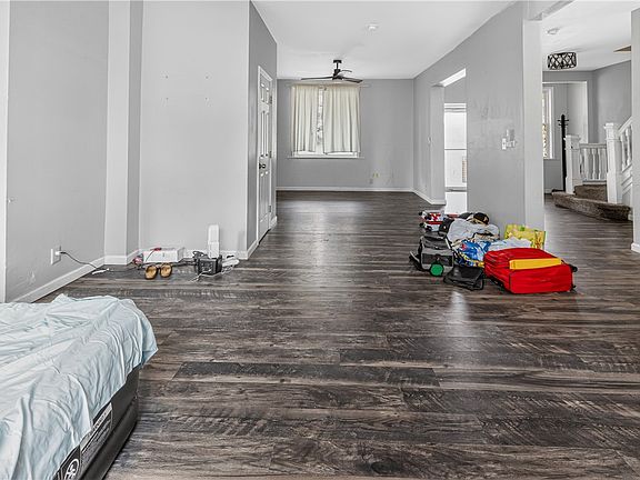 3rd image of 533 Bellaire Ave