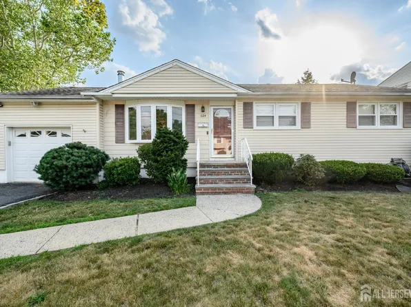 1124 Hanover St, Piscataway, NJ 08854