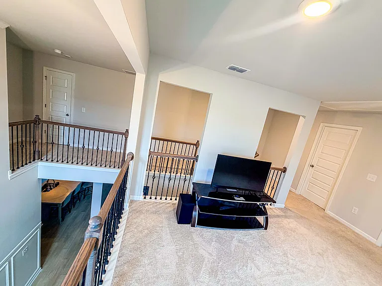 628 Sidney Ct — Photo 42