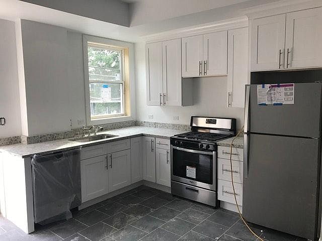 1st image of 4560 N Lincoln Ave