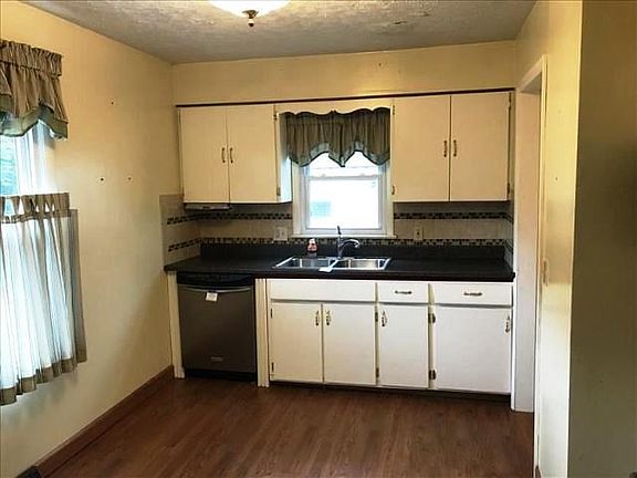 5th image of 2598 Fackler Ave
