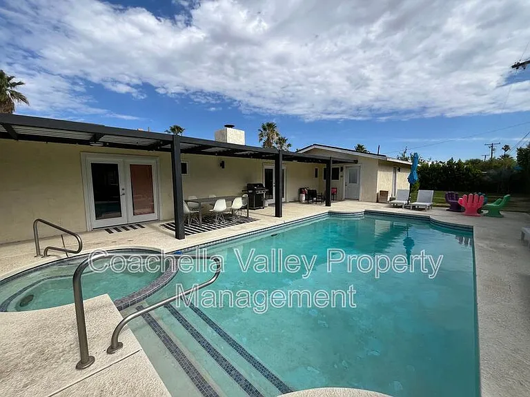 2960 N Cypress Rd — Photo 4