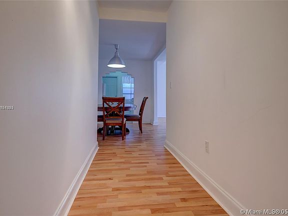 4th image of 1229 Euclid Ave APT 10