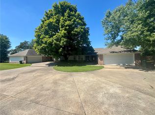 908 & 910 S 28th St, Rogers, AR 72758