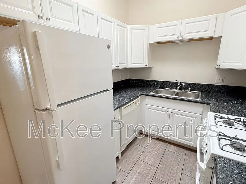 2 bed, 1.0 bath, 626 sqft, $2,350 — Photo 4