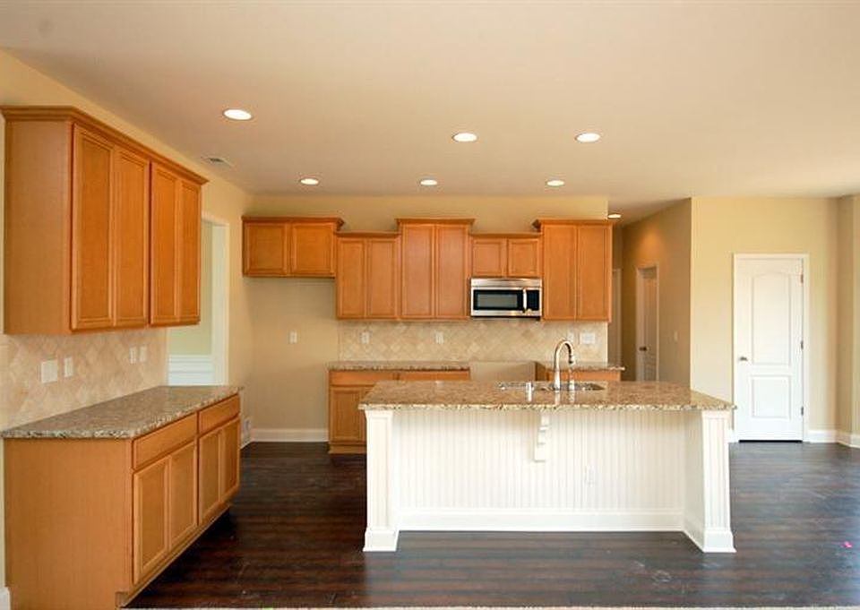 2nd image of 3076 Blackford Pkwy