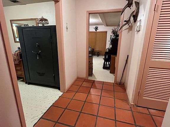 5th image of 97 Huisache St
