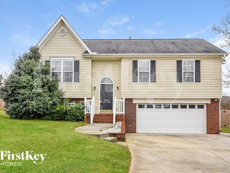 7921 Woodpark Dr — Photo 2