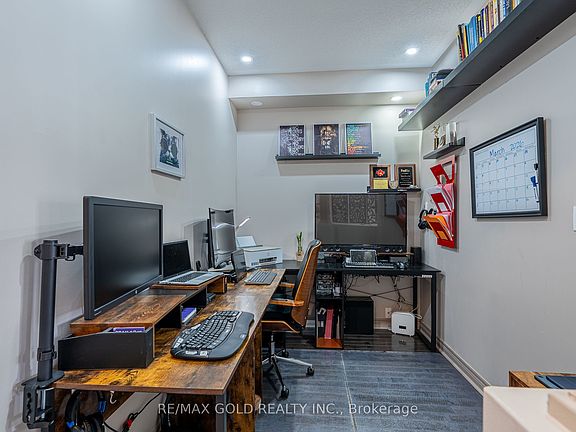 5th image of 83 Cookview Dr