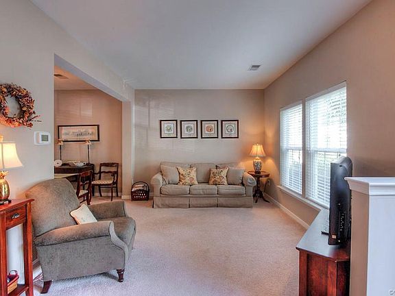 4th image of 2955 Queensland Dr