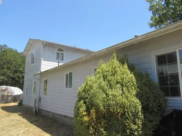 276 Union Gap Loop Rd, Oakland, OR 97462