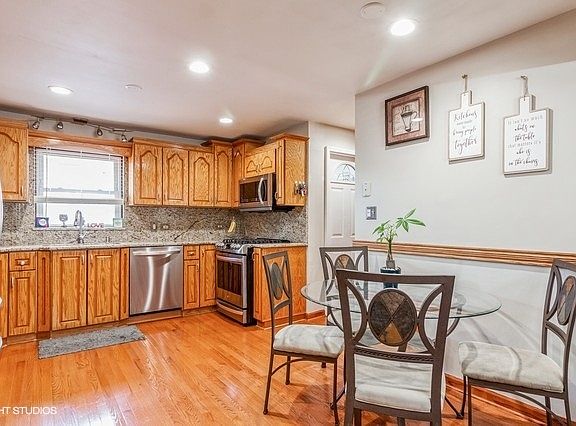 5th image of 9841 Massasoit Ave