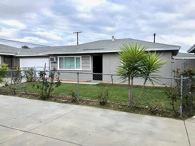 340 S Aspan Ave — Photo 2
