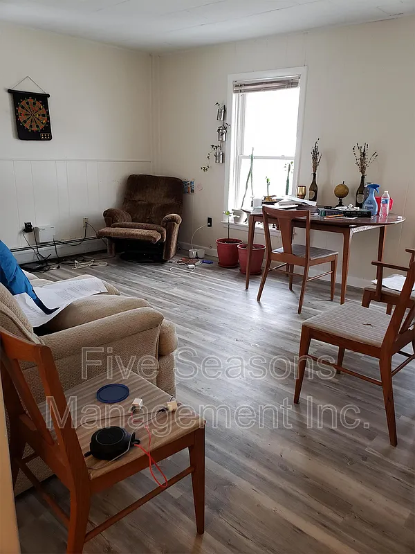 3 bed, 1.0 bath, 1800 sqft, $3,000 — Photo 3