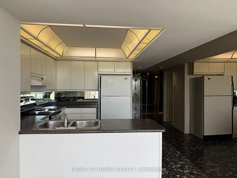 7300 Yonge St #1604 — Photo 32