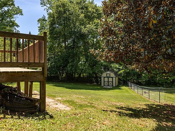 4th image of 124 Hunter Cir