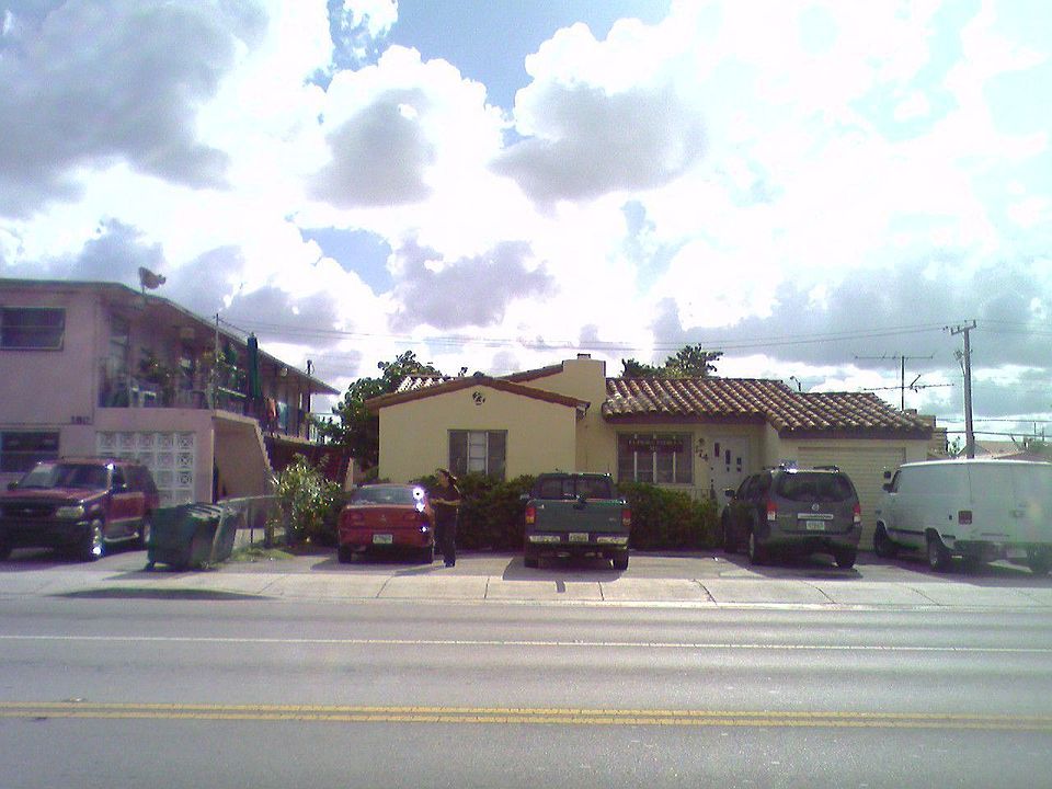 2nd image of 174 E 9th St