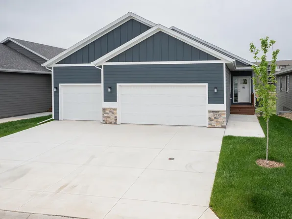 7233 E Waters Edge Pl, Sioux Falls, SD 57110