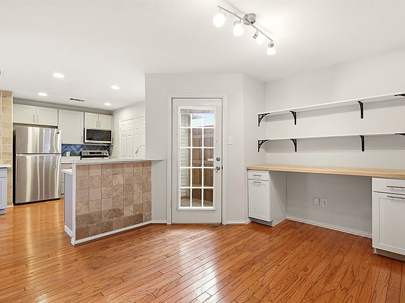 4th image of 7864 Abbey Rd