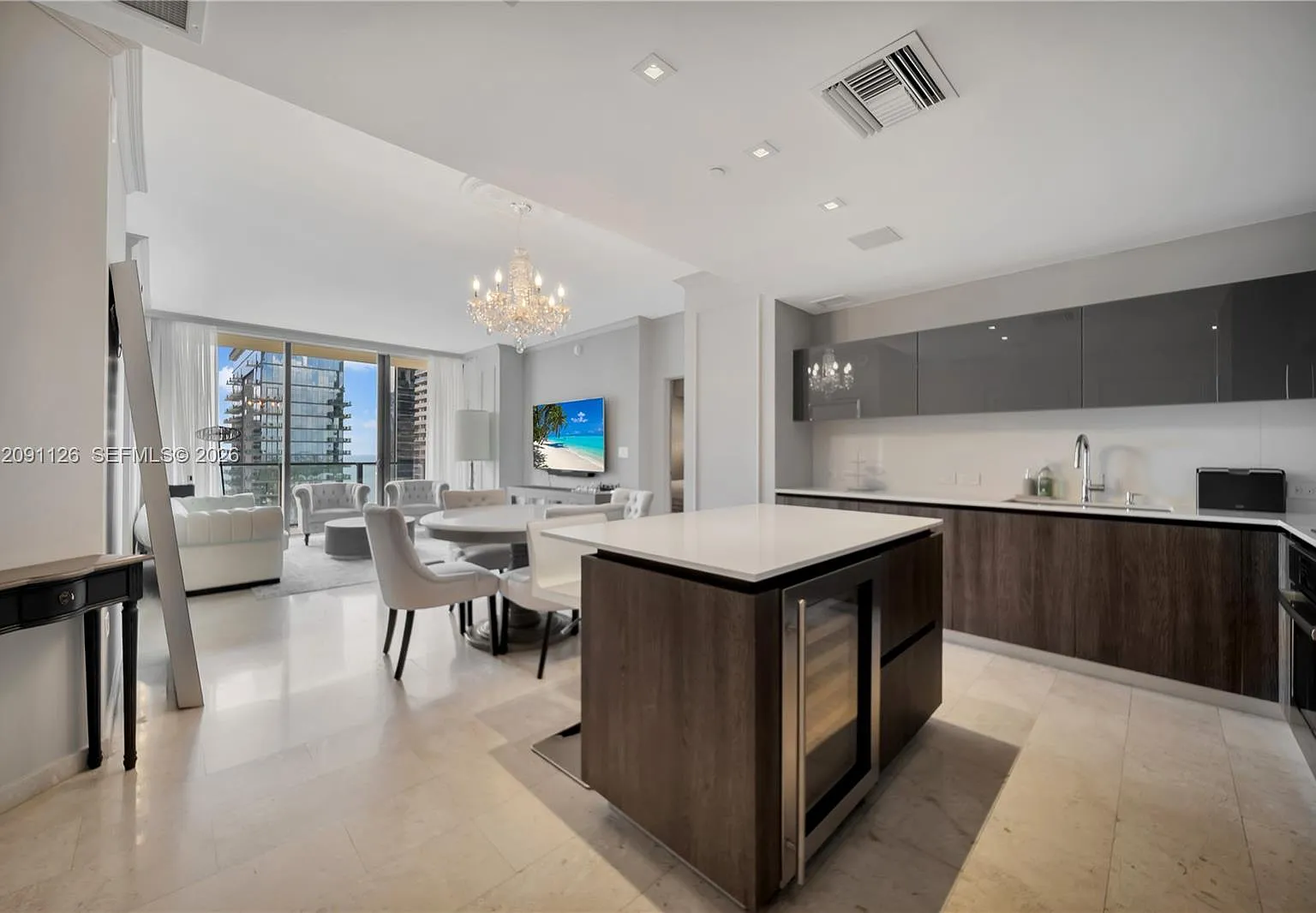 Rise Condo — Photo 2