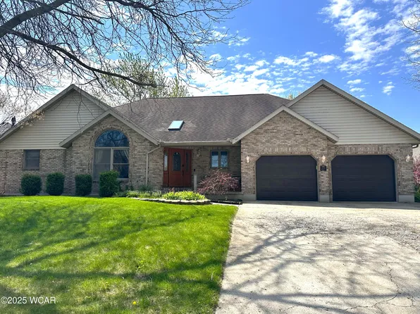 1203 Oakridge Ct, Wapakoneta, OH 45895