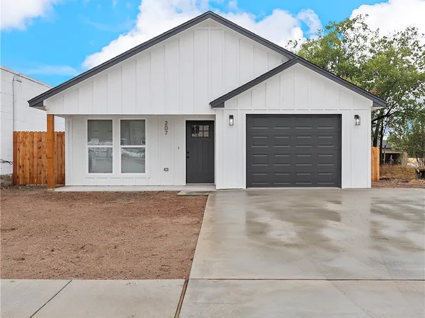 207 S Madison Dr, Mc Gregor, TX 76657