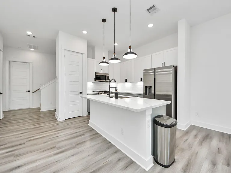 318 Neyland St — Photo 15