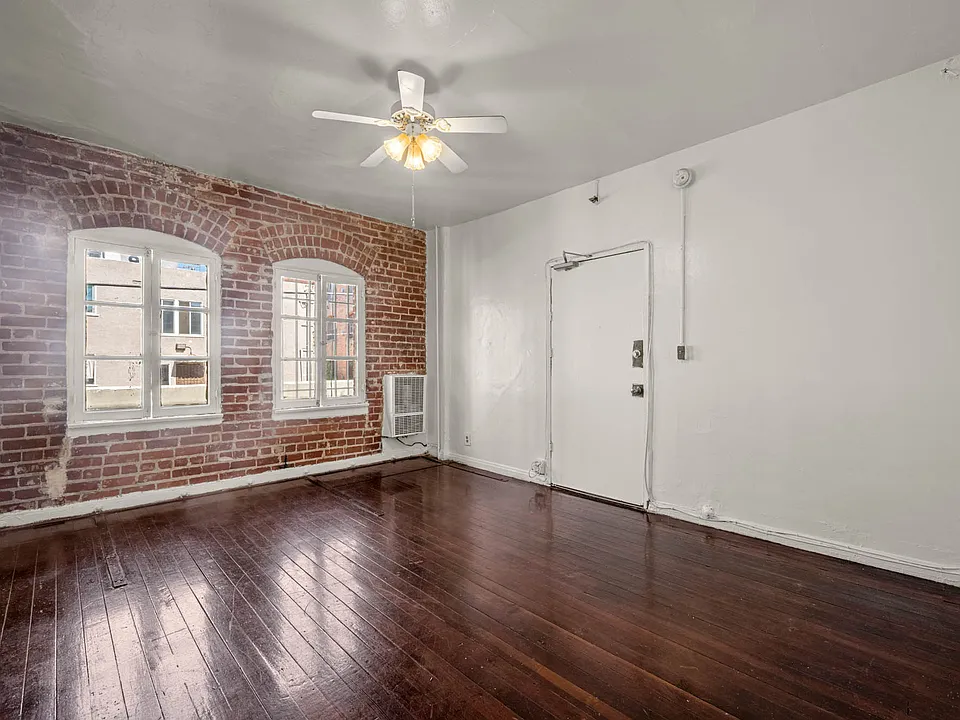 746 S Normandie Ave