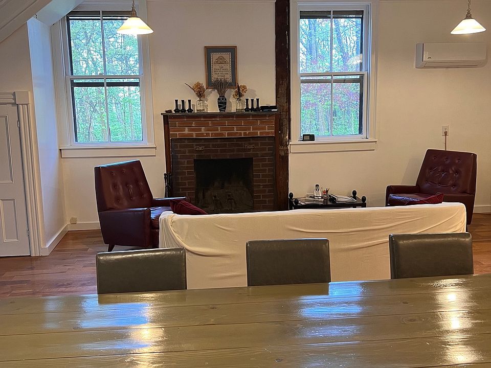 Dining Area looking to downstairs living area with working wbf