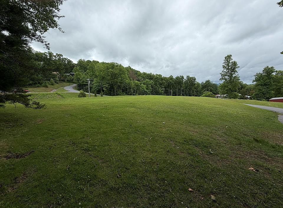 1st image of 1 Drake Ridge Ln