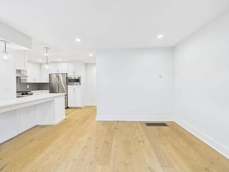 212 Bainbridge St #3 — Photo 5
