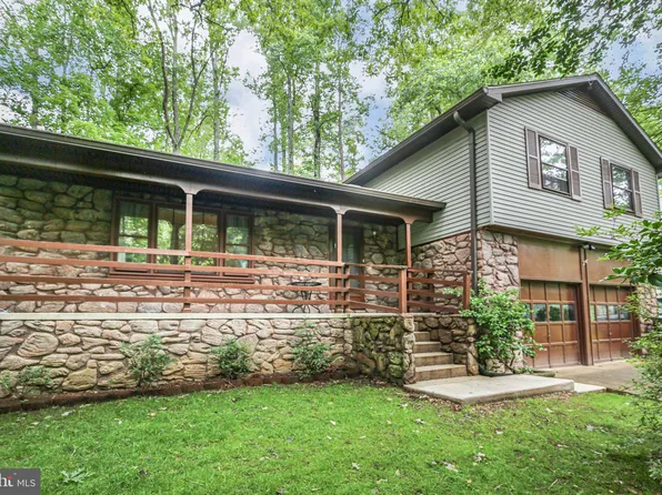 1135 Columbus Dr, Stafford, VA 22554