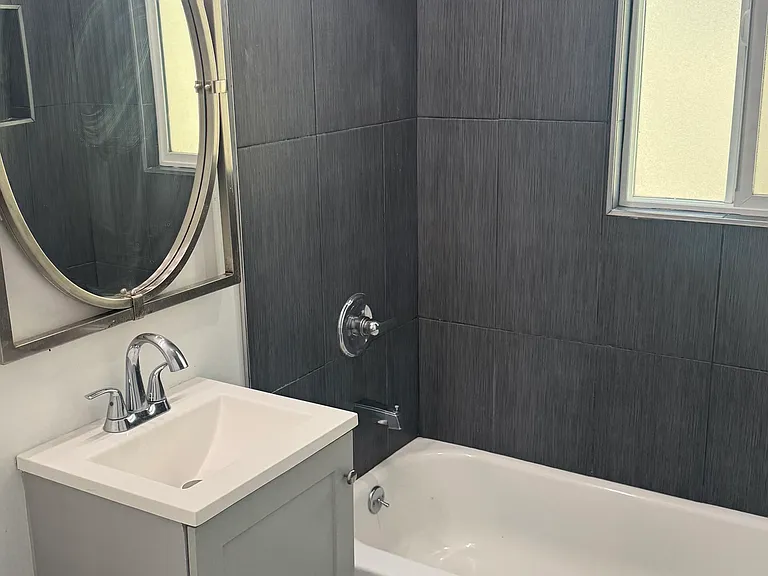 2400 S Ridgeley Dr — Photo 10