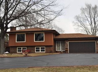 3914 Raycraft Rd, Woodstock, IL 60098