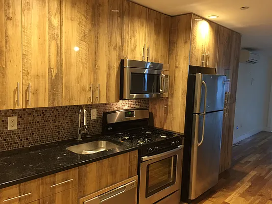 Rented by Uptown Flats LLC | media 34