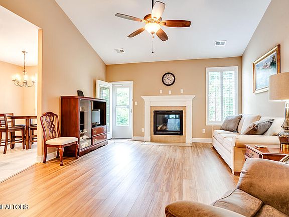 5th image of 3807 Honeytree Ln