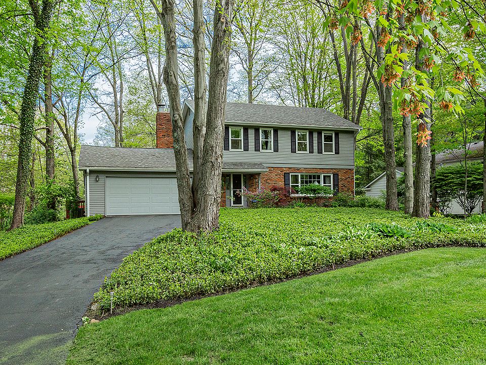 1st image of 100 Carriage Stone Dr