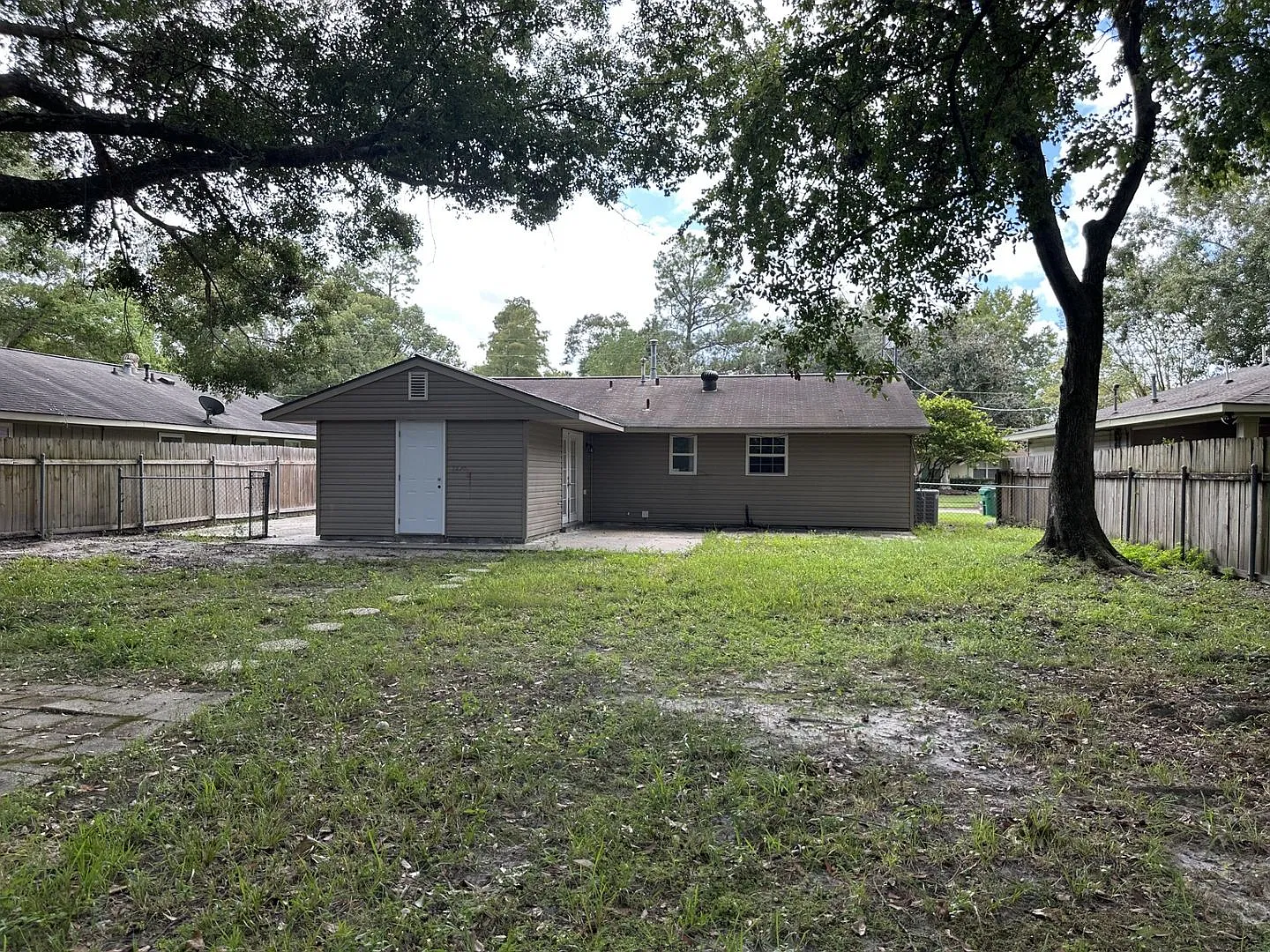 Cozy 3 BR 1-1/2 Bath Home — Photo 2