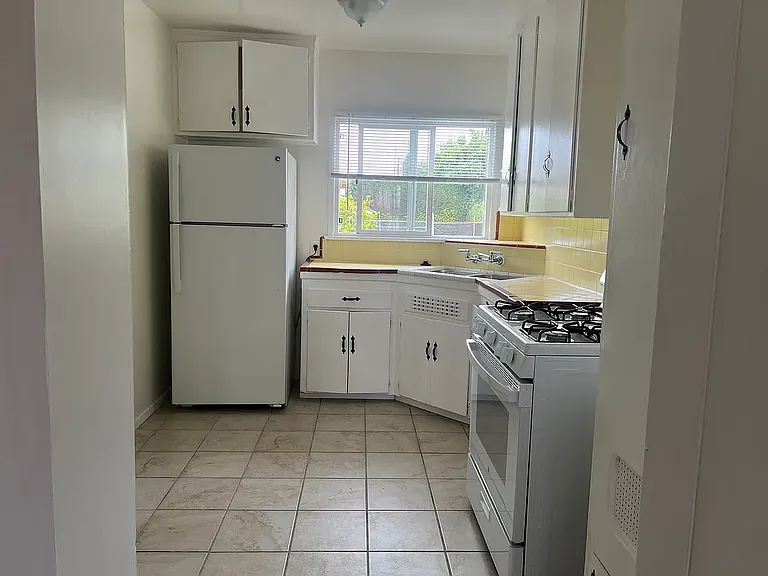 5667 W Pico Blvd — Photo 4